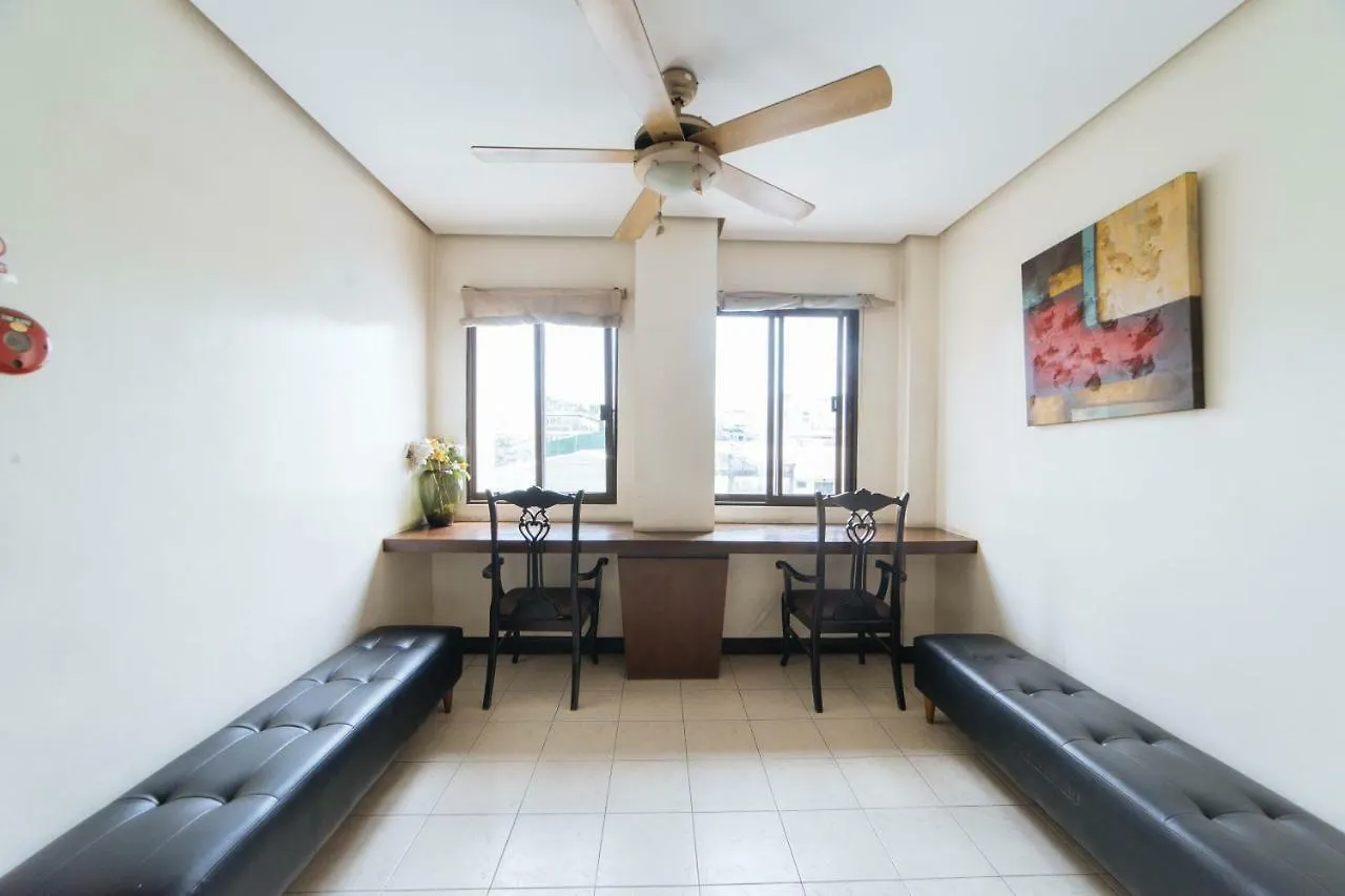 Reddoorz Near Olongapo Bus Terminal Hotel 2*,